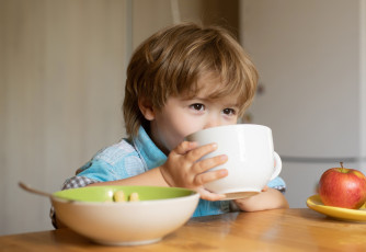 Fruits, vegetables and milk for the health of the child