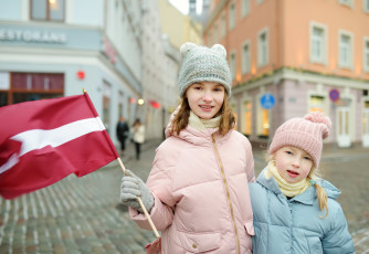 How to talk to children about the celebrations of November?