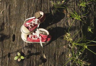 Let’s teach children how to tie their shoelaces!